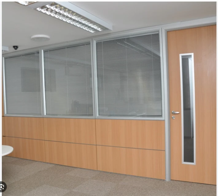 Imagem ilustrativa de Divisórias piso teto alto padrão