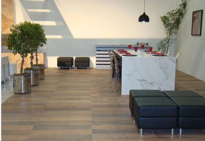 Piso vinílico em placas